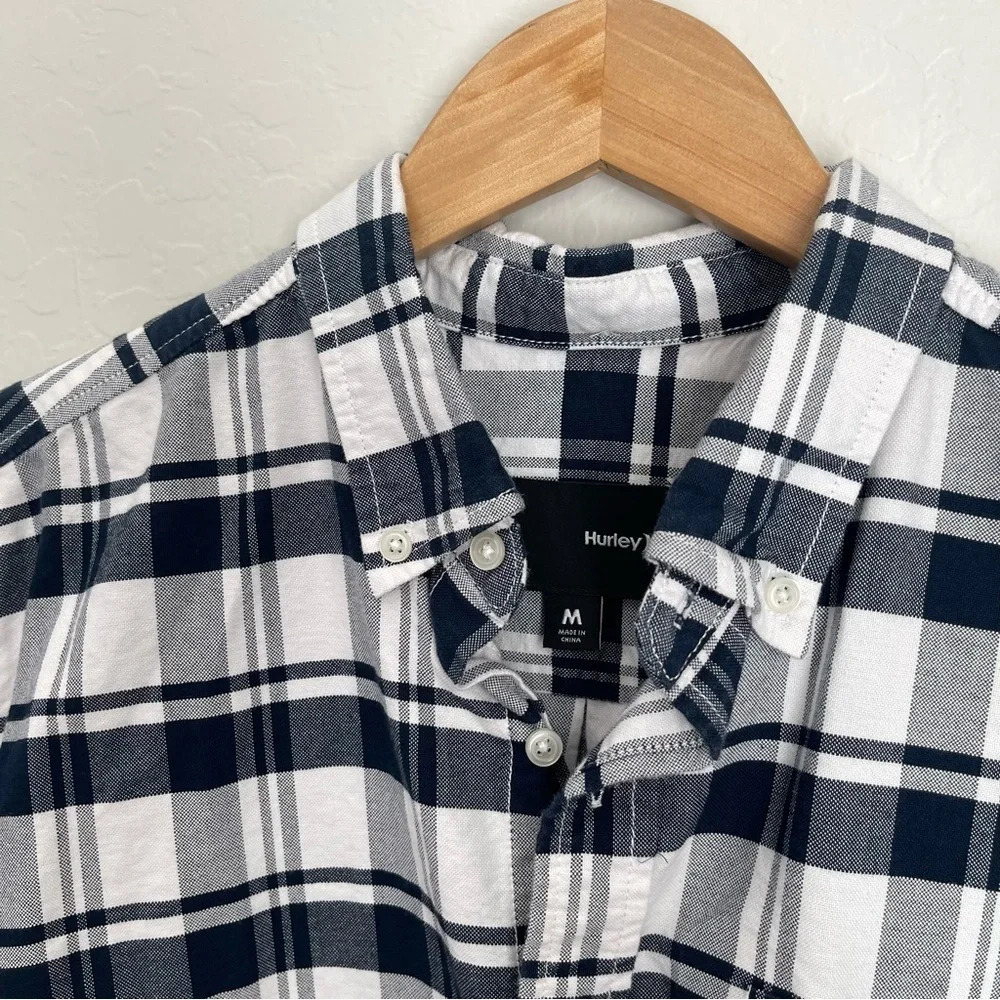Hurley Mens Navy White Plaid Everyday Short Sleeve Button Down Shirt Size Medium - Picture 2 of 4